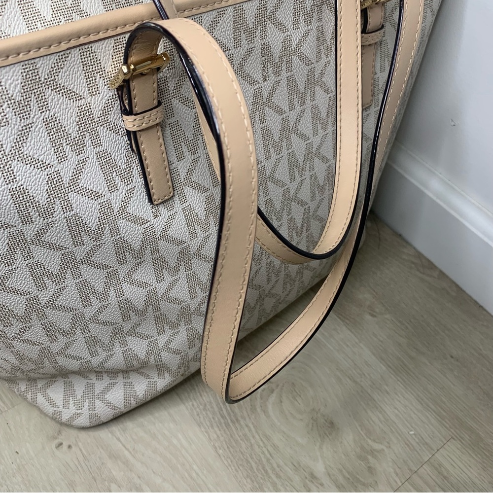 Michael Kors Jet Set Travel Medium Top Zip Multifunction Tote - Picture 3 of 15